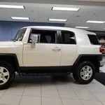 Toyota FJ Cruiser 2010 белого цвета