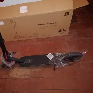 Продам электросамокат Xiaomi Mijia M365 Electric Scooter Pro (евро вер