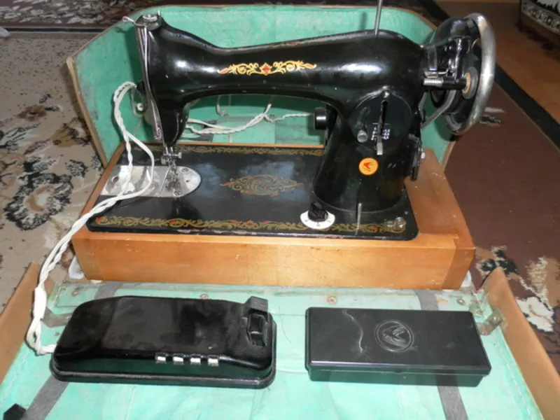 Продам электрическую швейную,   производство СССР
