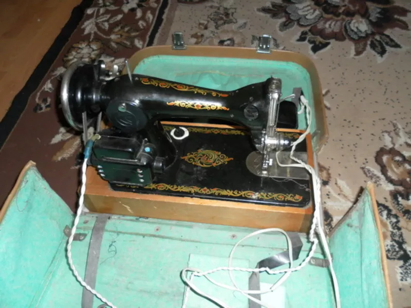 Продам электрическую швейную,   производство СССР 2