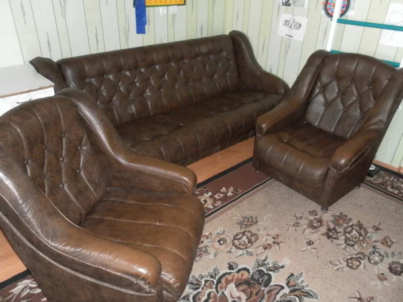 Продам комплект мягкой мебели -  диван + 2 кресла (не раскладные) б/у 
