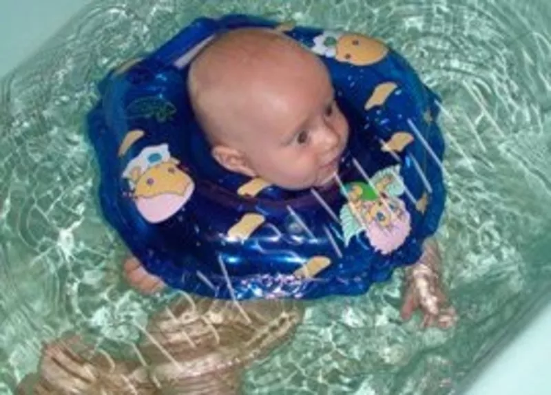 Продам круг Baby Swimmer для купания новорожденных и детей до 2х лет