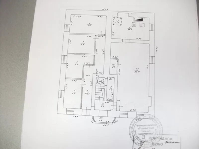 Продам 3-х этажн. админздание в Центре. Здание кирпичное,  3