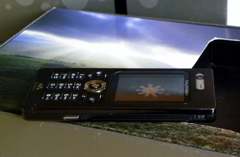 Sony Ericsson W880i 5