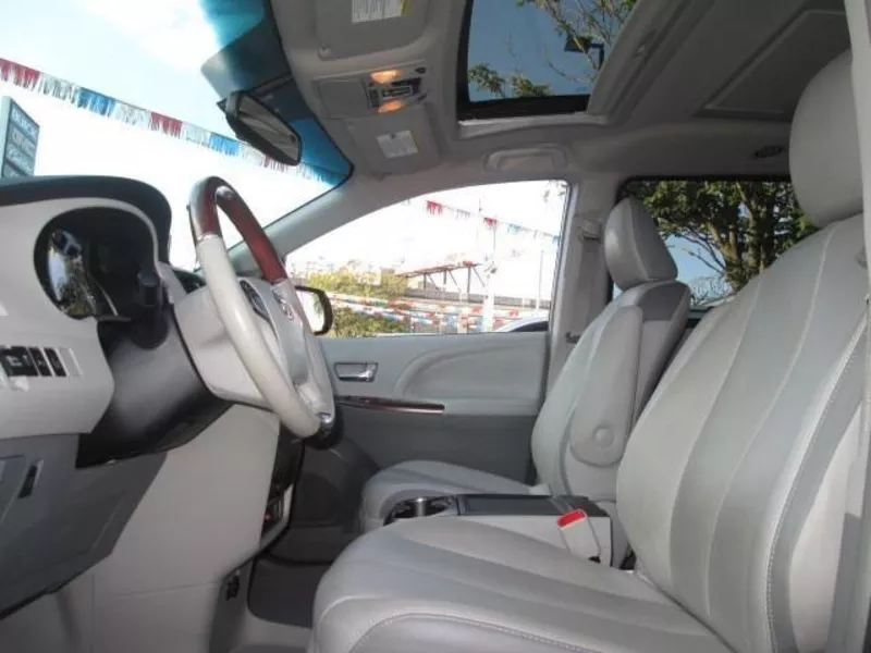 Toyota Sienna 2014.. full option 6