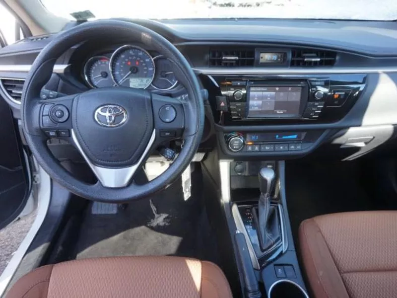 Toyota Corolla,  2014 модель белого цвета.. 5