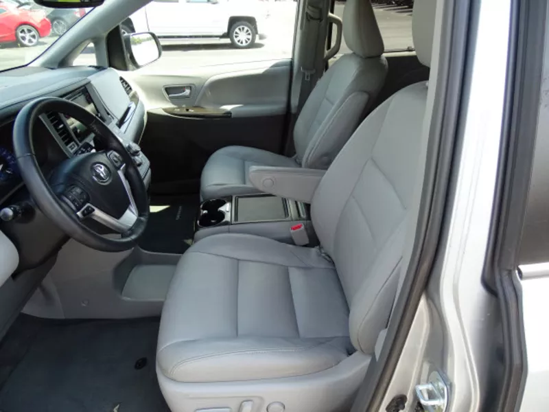 Toyota Sienna 2015 model., . 4