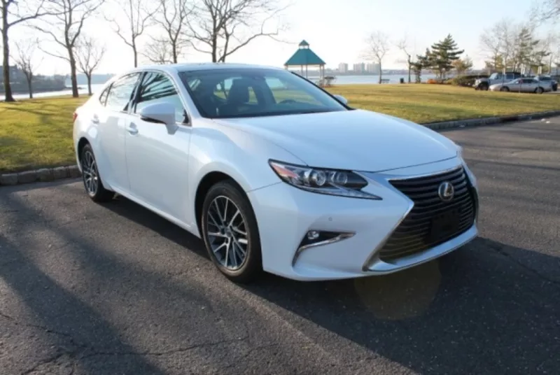 2017 Lexus ES 350 white