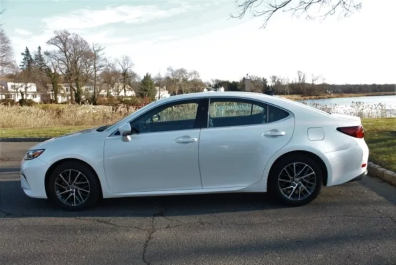 2017 Lexus ES 350 white 3