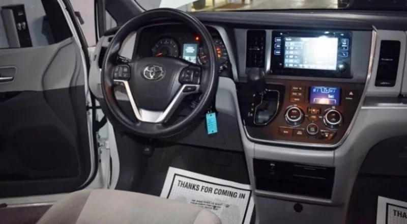 2017 Toyota Sienna 11