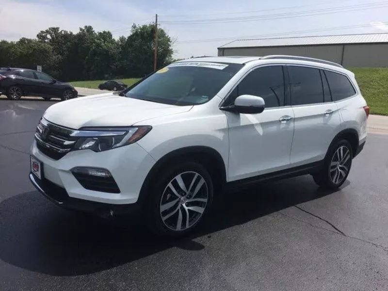 2017 Honda Pilot Touring AWD  10