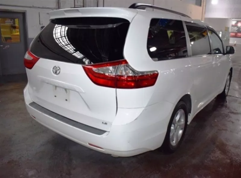 2017 Toyota Sienna for sale  4