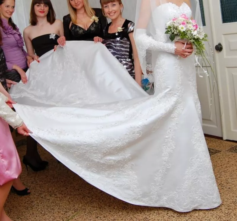 Продам очень красивое, изысканное, белое свадебное платье